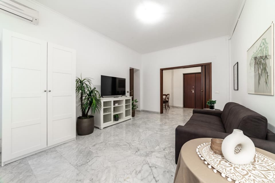 Bed, TV and multimedia, Living room, wardrobe