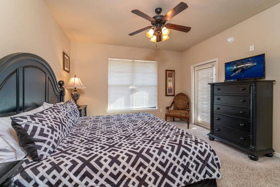 Bed, Photo of the whole room, Bedroom, fireplace