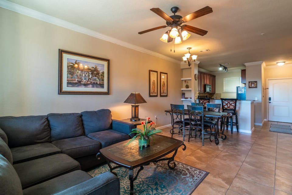 Living room, Seating area, Dining area, fireplace
