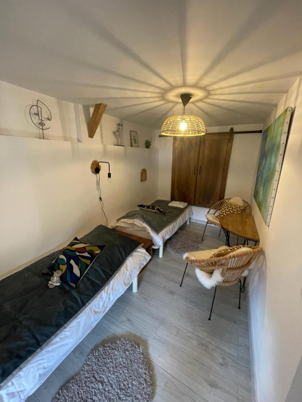 Photo of the whole room, Bedroom