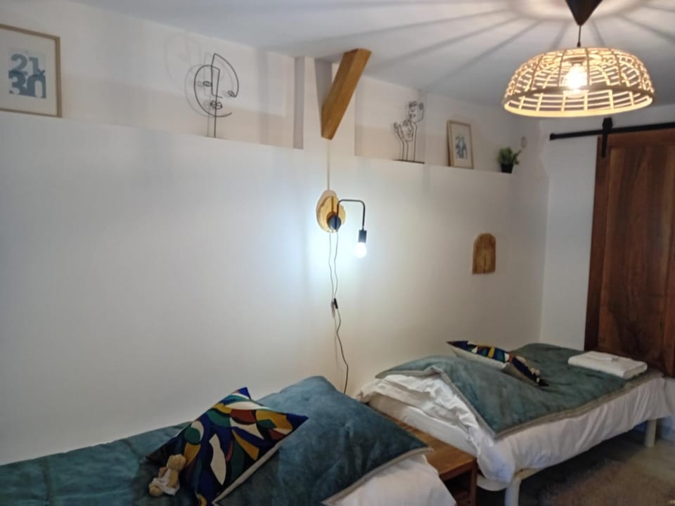 Photo of the whole room, Bedroom