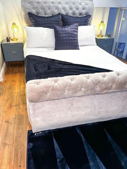 City Apartment - Parking Available Sleeps 4 ! Apartment in Nottingham