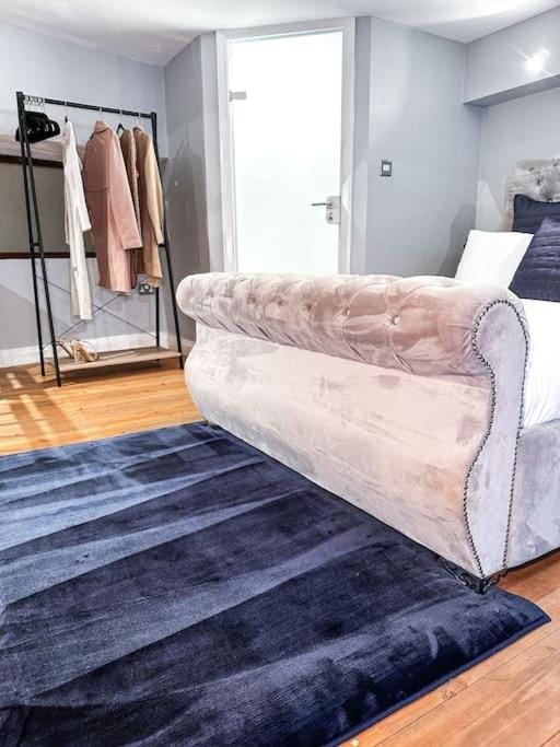 City Escape Apartment - Parking Available Sleeps 4 ! Apartment in Nottingham