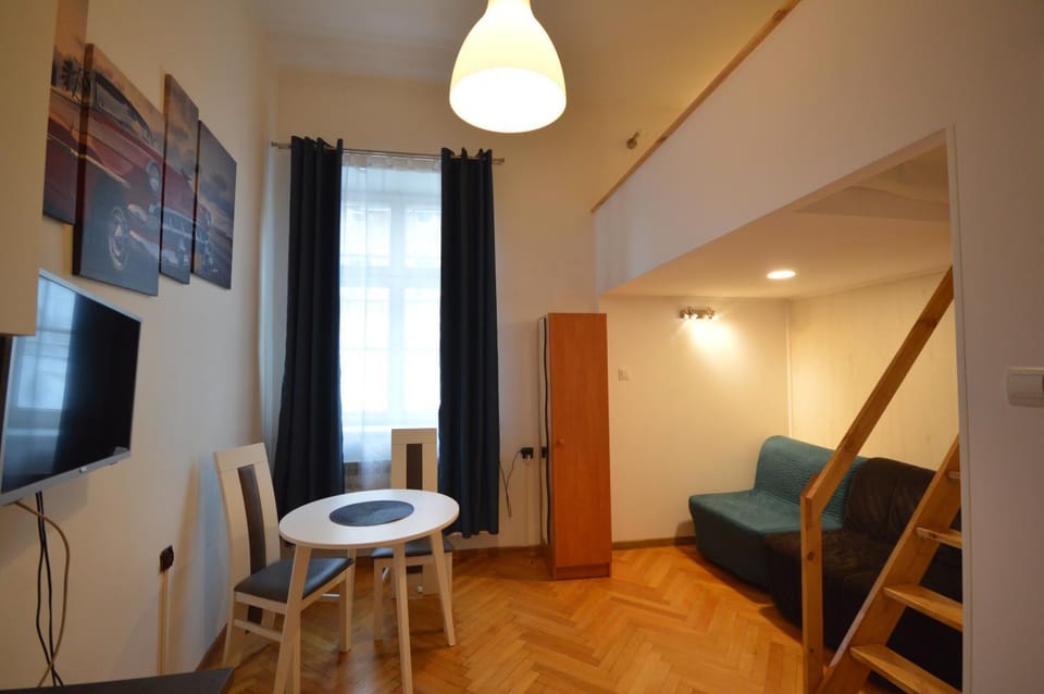 Bed, TV and multimedia, Living room, Photo of the whole room, Dining area