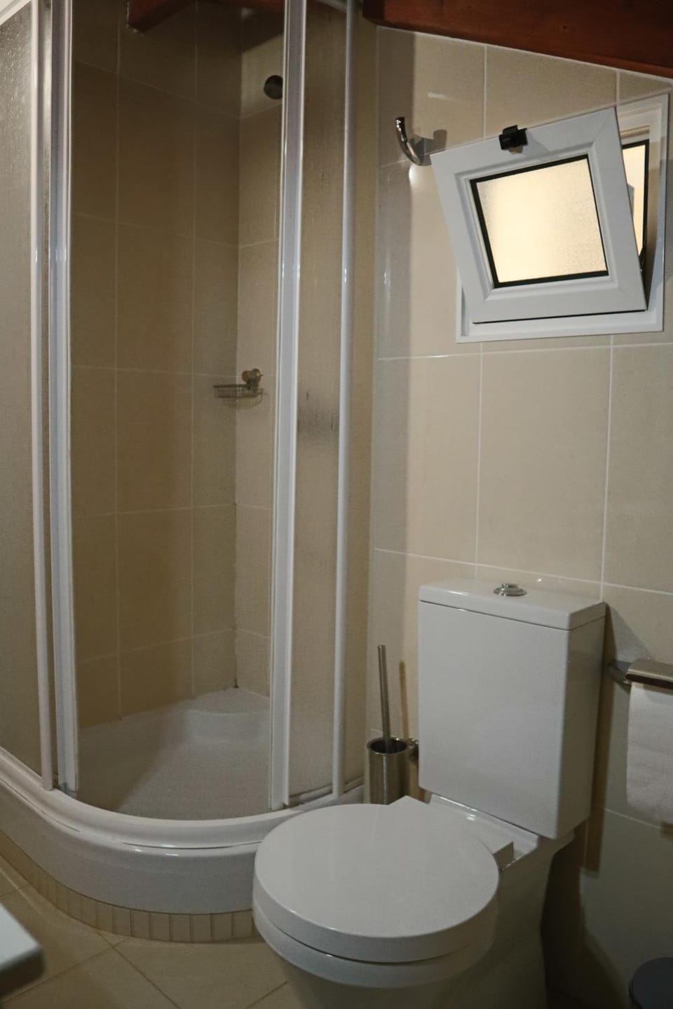 Shower, Toilet