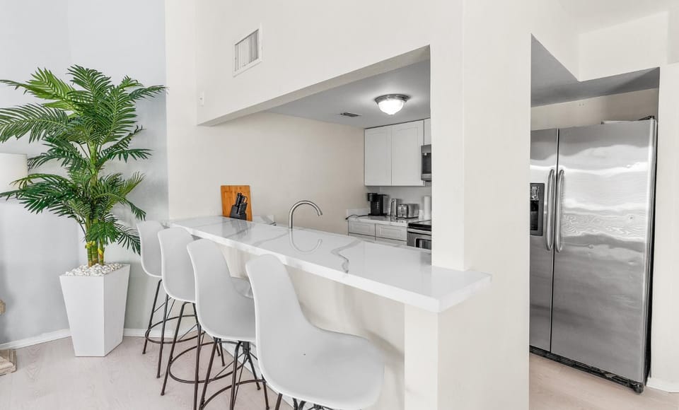 Kitchen or kitchenette, Dining area, minibar, pet friendly, stove