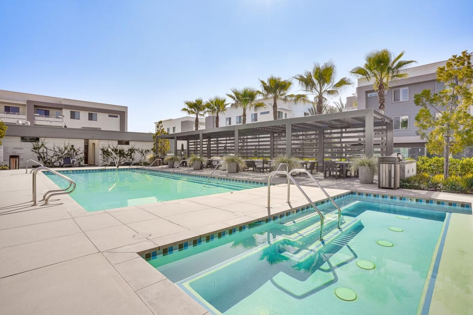Convenient Anaheim Condo: Walk to Angel Stadium House in Orange