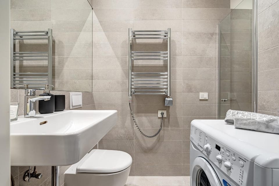 Bathroom, towels, washing machine