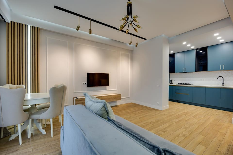 TV and multimedia, Kitchen or kitchenette, Living room, Seating area, Dining area