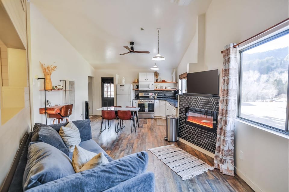 TV and multimedia, Kitchen or kitchenette, Living room, Seating area, Dining area, fireplace, pet friendly