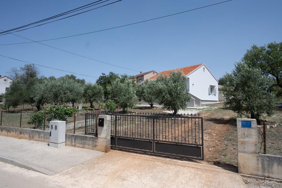 Property building, Neighbourhood, Street view