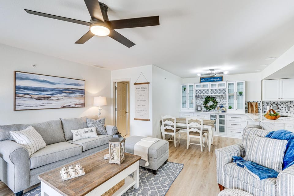 Regatta Bay Condo with Balcony and Water Views! Apartment in Village Four Seasons