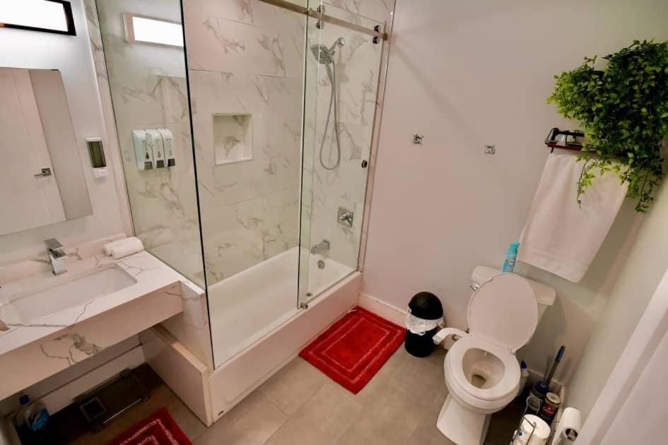 The Modern Suite - 2BR Close to NYC Apartment in Paterson