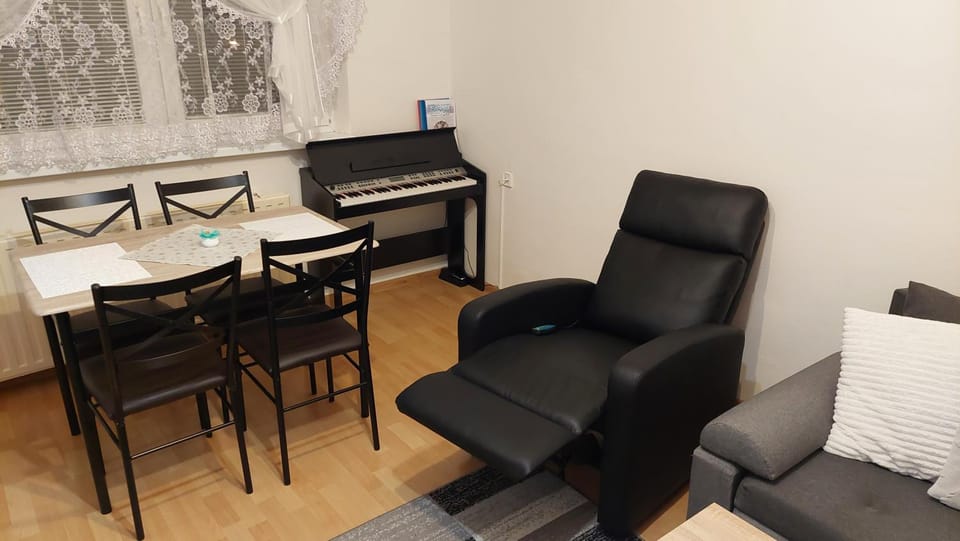 Communal lounge/ TV room, Massage, Living room, Dining area