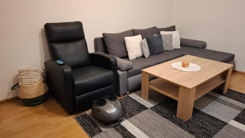 Communal lounge/ TV room, Massage, Living room
