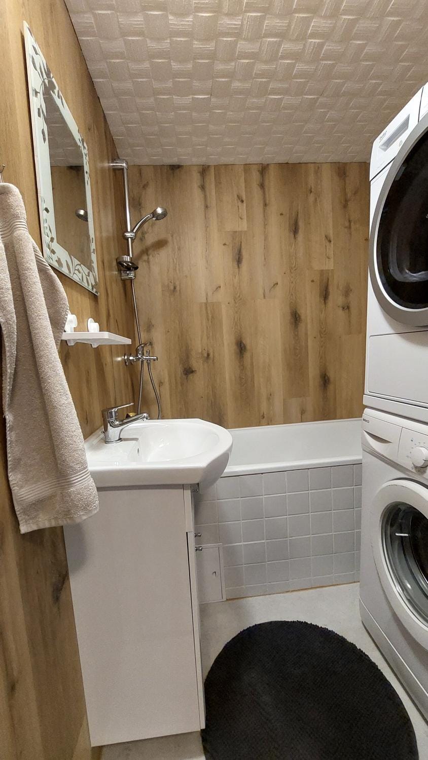 Shower, Bathroom, Bath, towels, washing machine, dryer
