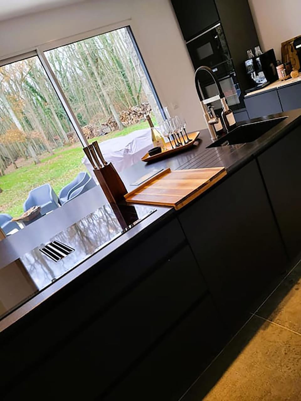 Dining area, pet friendly, stove