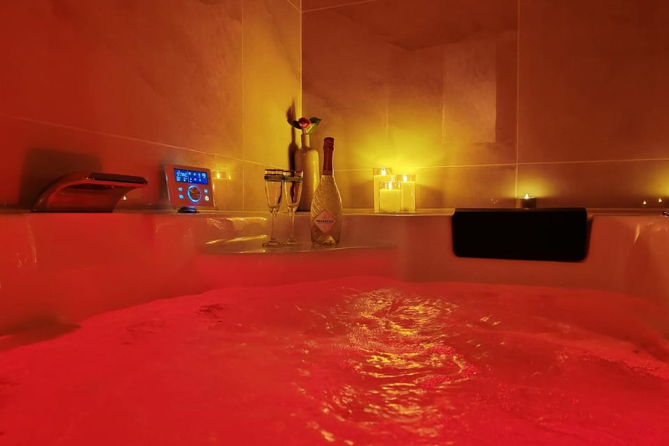 Hot Tub, Hot Tub