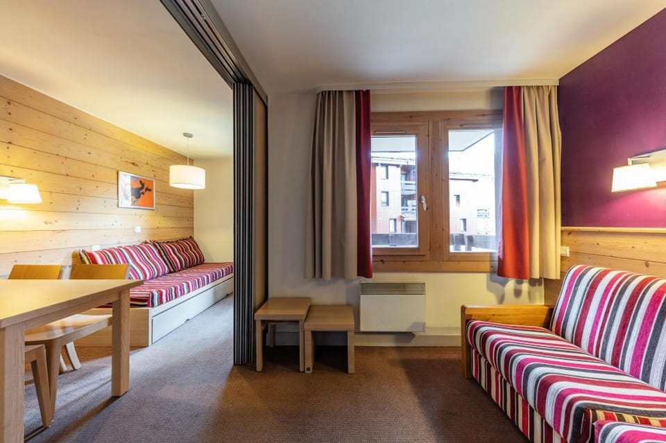 Bed, Bedroom, kitchen