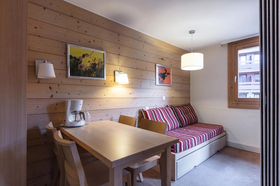 Bed, kitchen