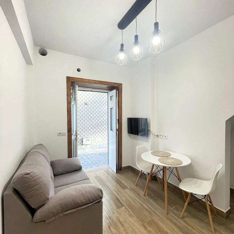 TV and multimedia, Living room, Seating area, Dining area, Evening entertainment