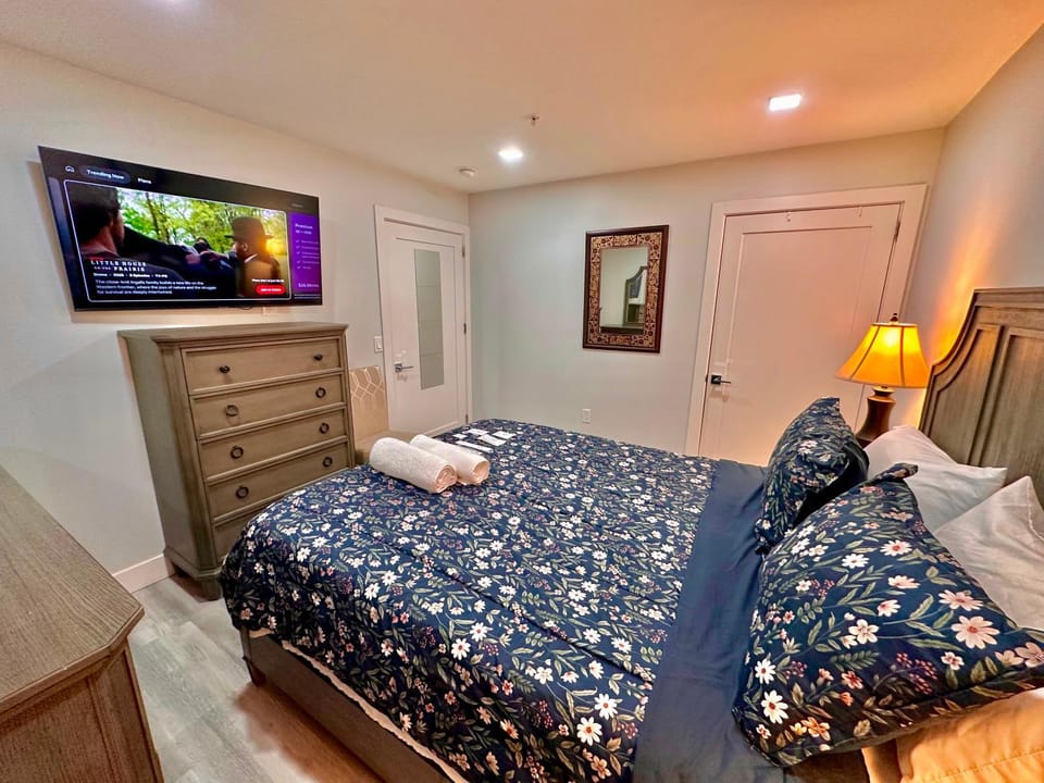 The Elegant Suite - 2BR with Great Amenities Apartment in Paterson