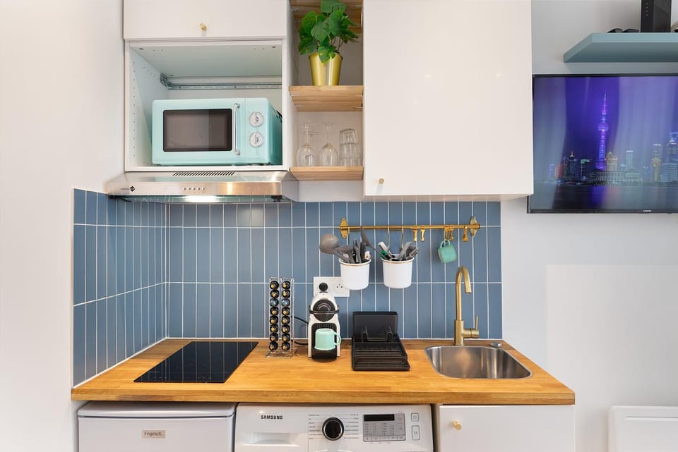 Kitchen or kitchenette