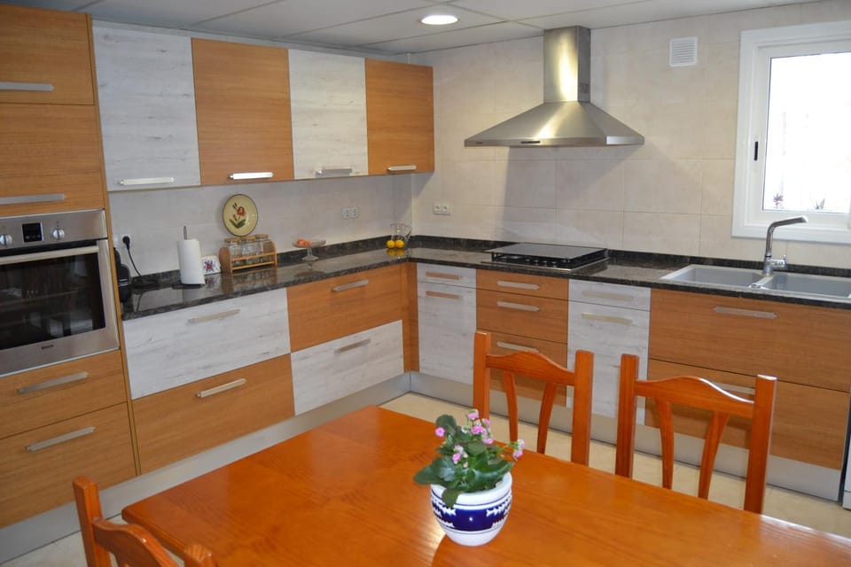 Kitchen or kitchenette, dishwasher, minibar, pet friendly, stove, toaster