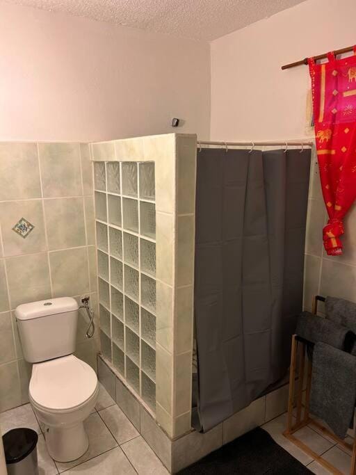 Shower, Toilet