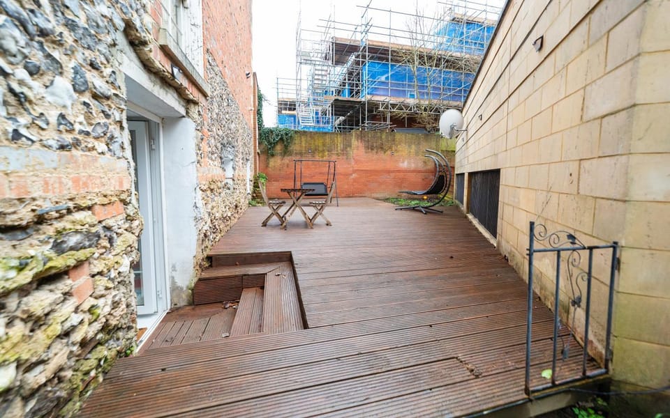 Property building, Patio, Day