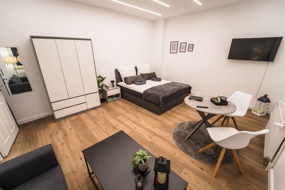 TV and multimedia, Living room, Bedroom
