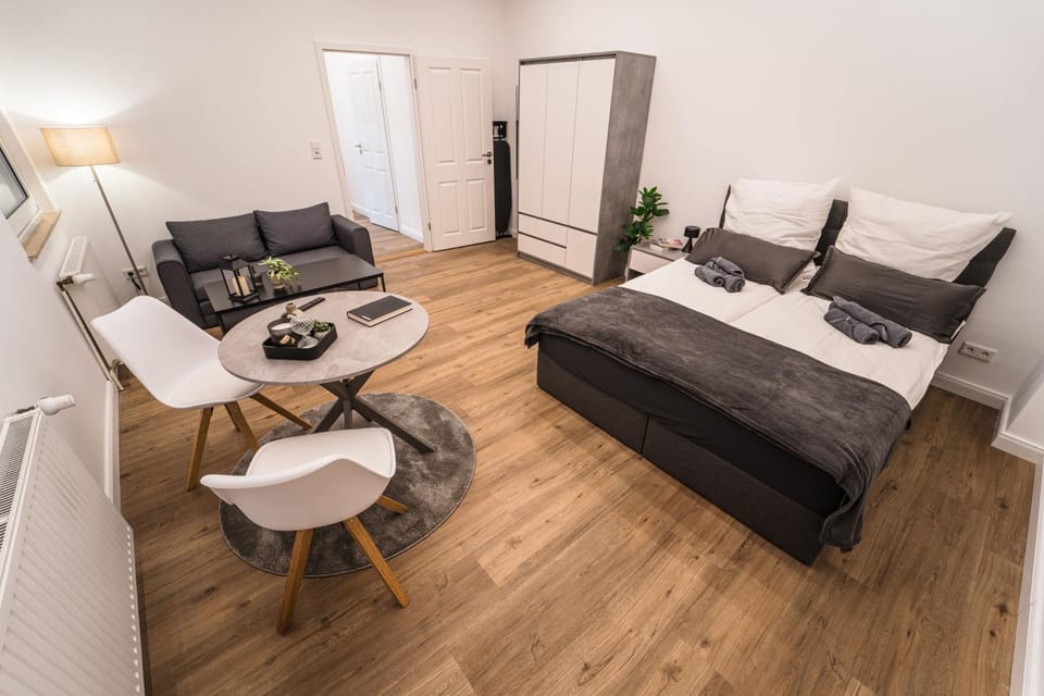 Bed, Living room, Bedroom, locker