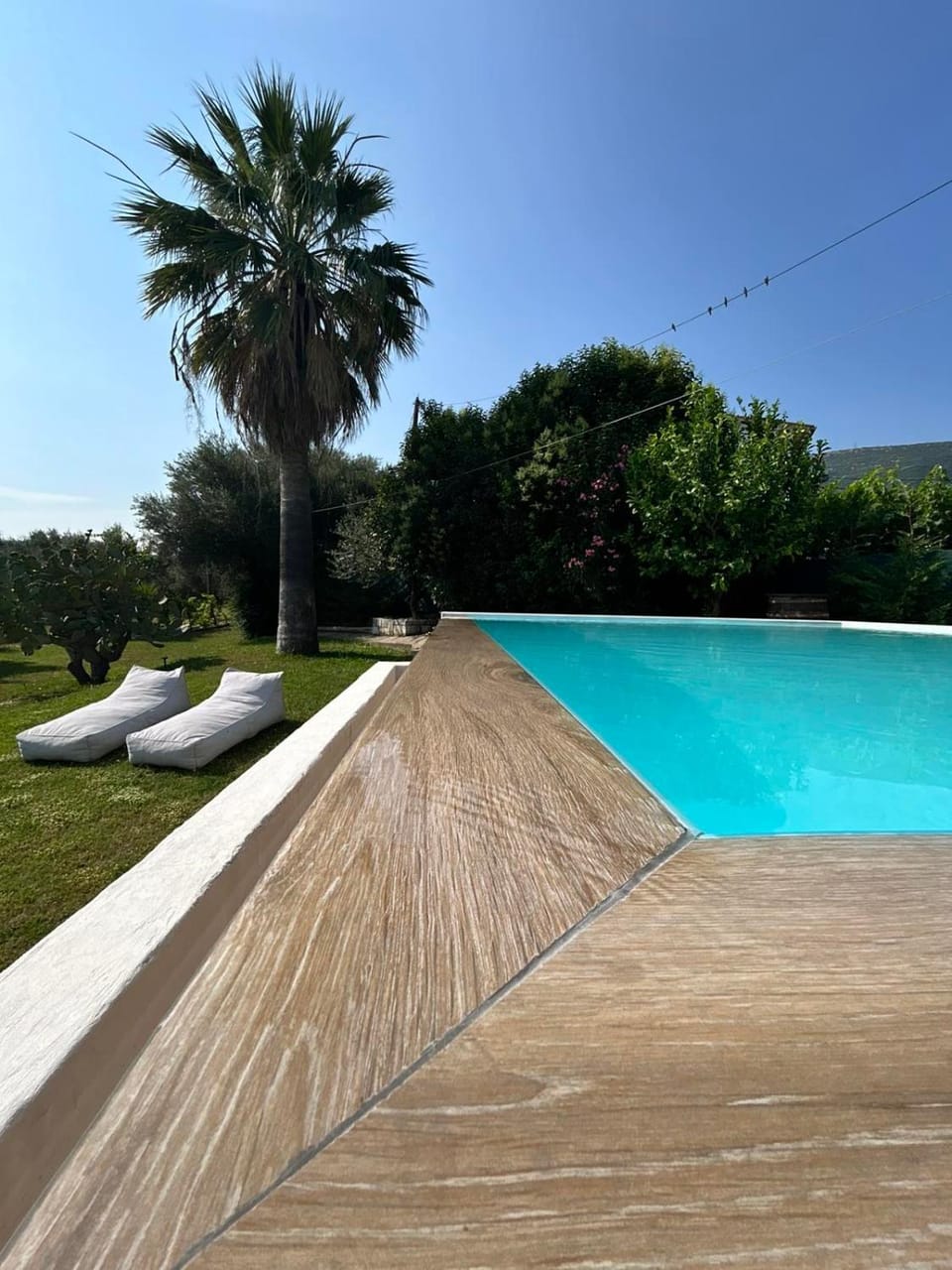 Swimming pool, sunbed