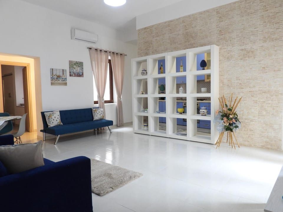 Living room, Seating area, air conditioner