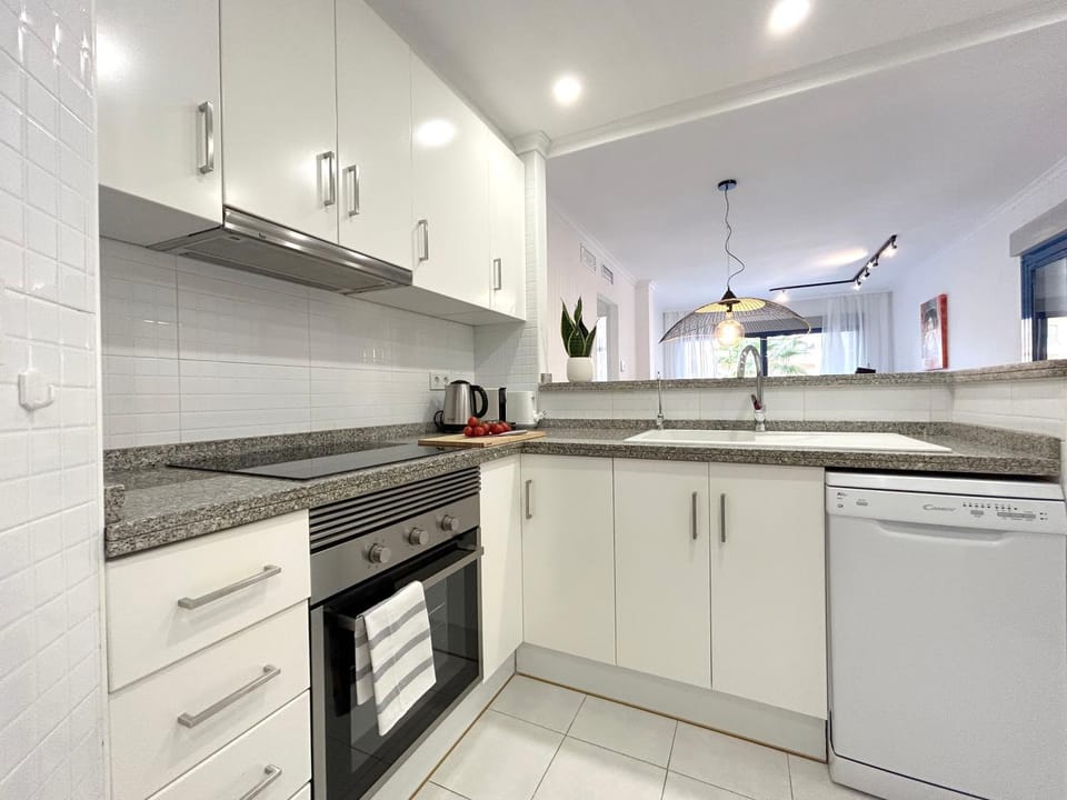 Kitchen or kitchenette, dishwasher