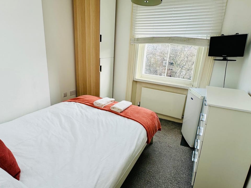 TV and multimedia, Bedroom, oven