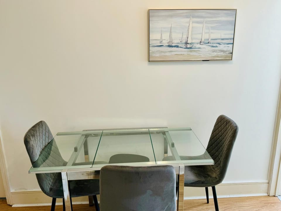 Seating area, Dining area