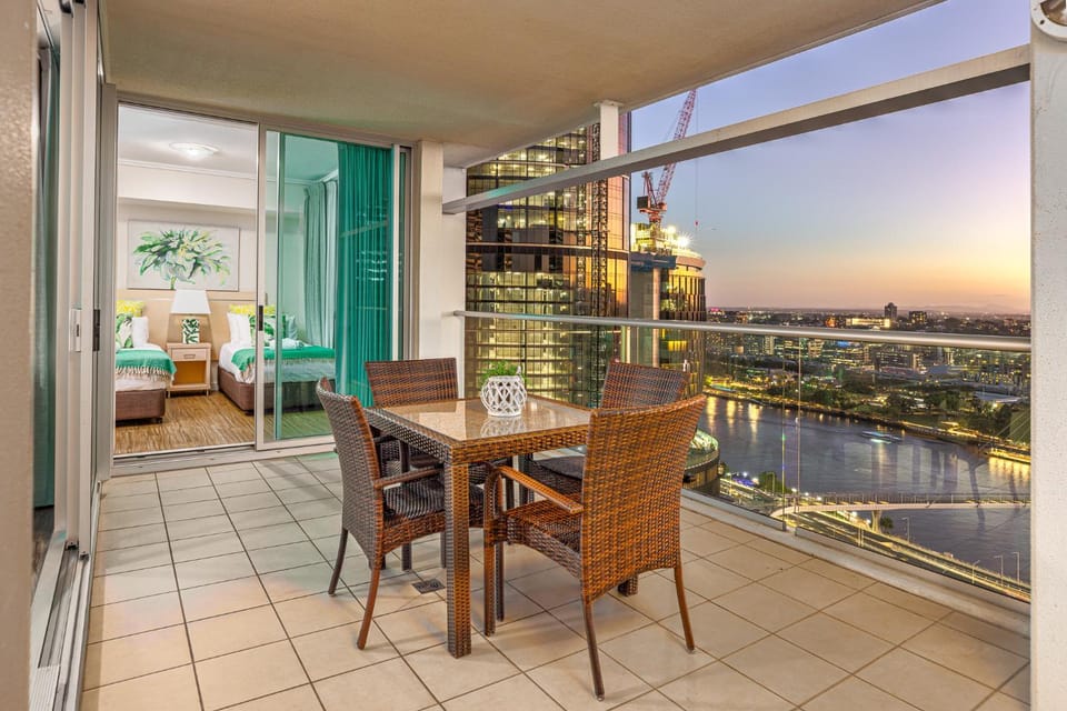 View (from property/room), Balcony/Terrace, Seating area, City view