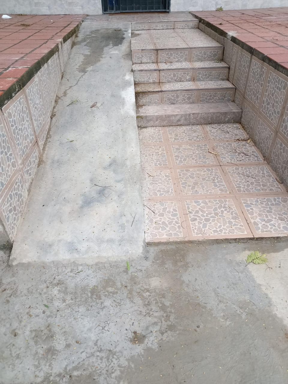 Property building, Facade/entrance, Day