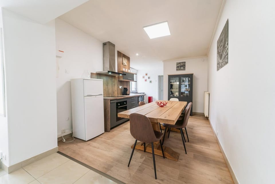 Le Gué Sourdeau: 150m² 5 min from Futuroscope Apartment in Centre-Val de Loire