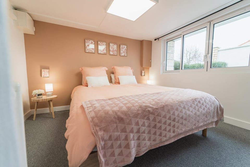 Le Gué Sourdeau: 150m² 5 min from Futuroscope Apartment in Centre-Val de Loire