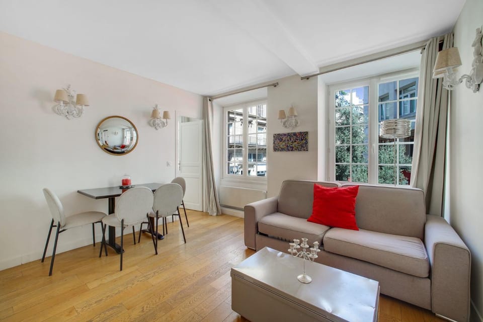Paris Louvre Bourse city center Apartment in Paris