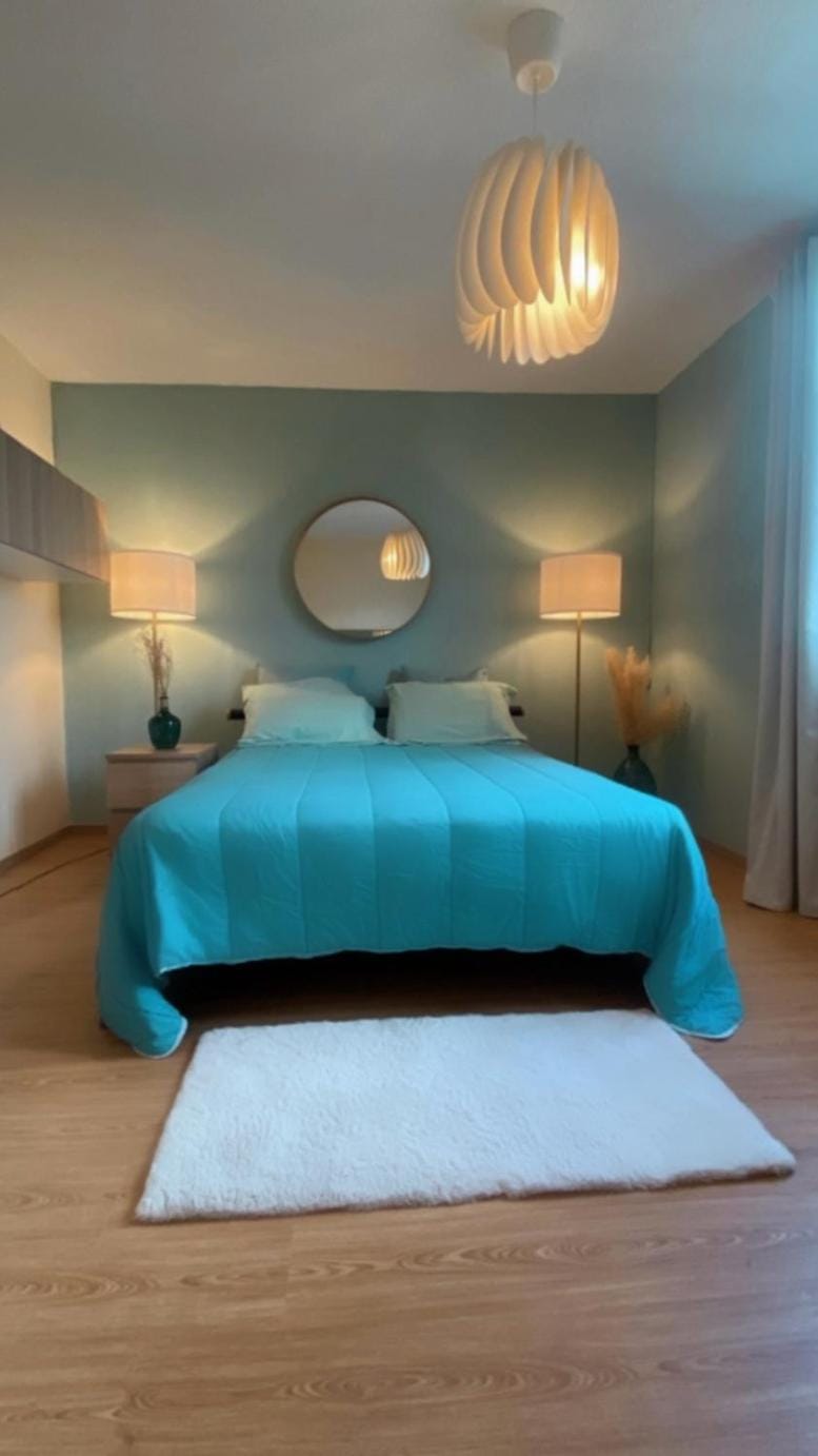 Bed, Photo of the whole room, Bedroom