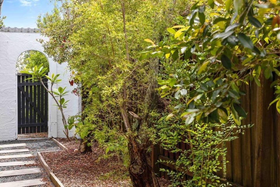 PA2 Stunning Sunshine Beach apt Pets welcome Apartment in Noosa Heads