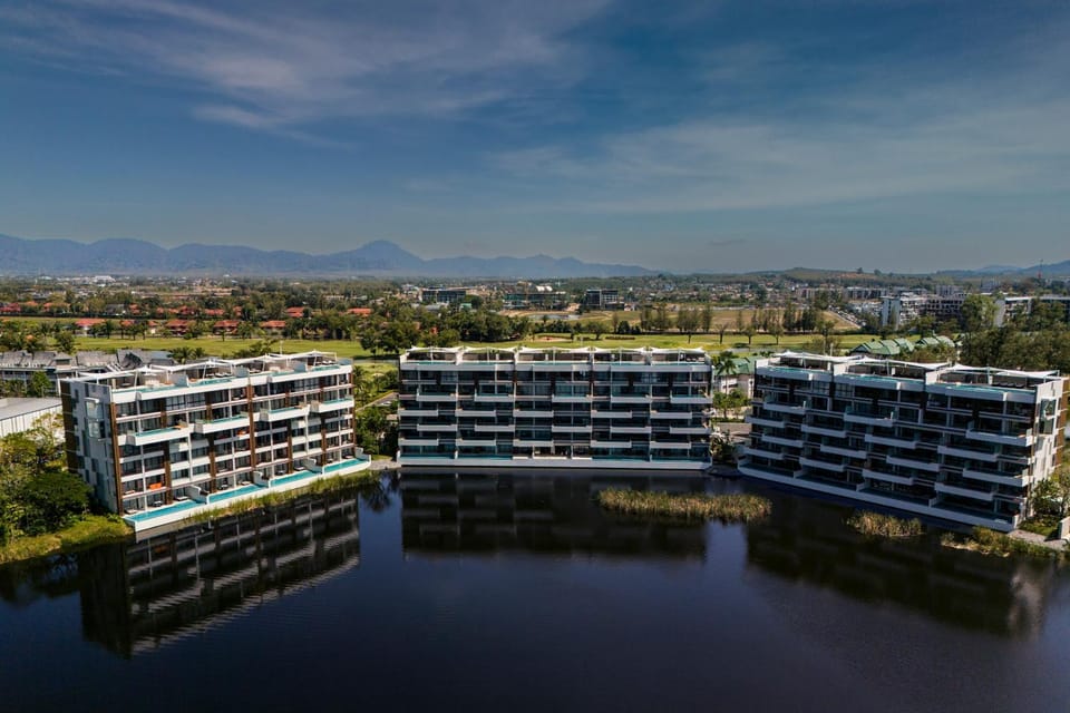 Property building, Day, Natural landscape, Bird's eye view, Lake view