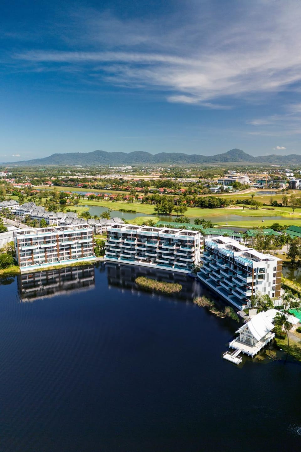 Property building, Facade/entrance, Day, Natural landscape, Bird's eye view, Lake view