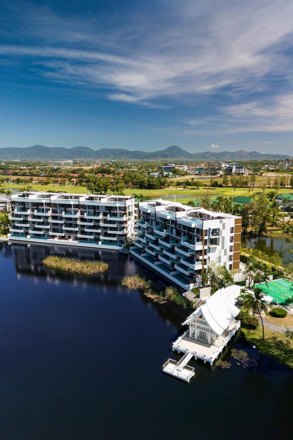 Property building, Day, Bird's eye view, Lake view, Pool view, Swimming pool