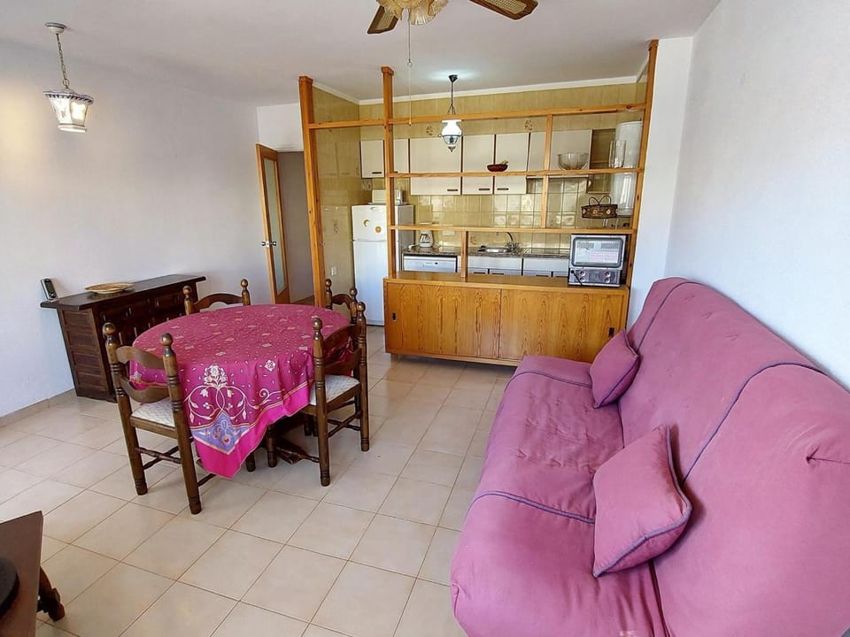 Apartamento acogedor con terraza a un paso de la playa en Llançà - ES-170-26 Apartment in Alt Empordà