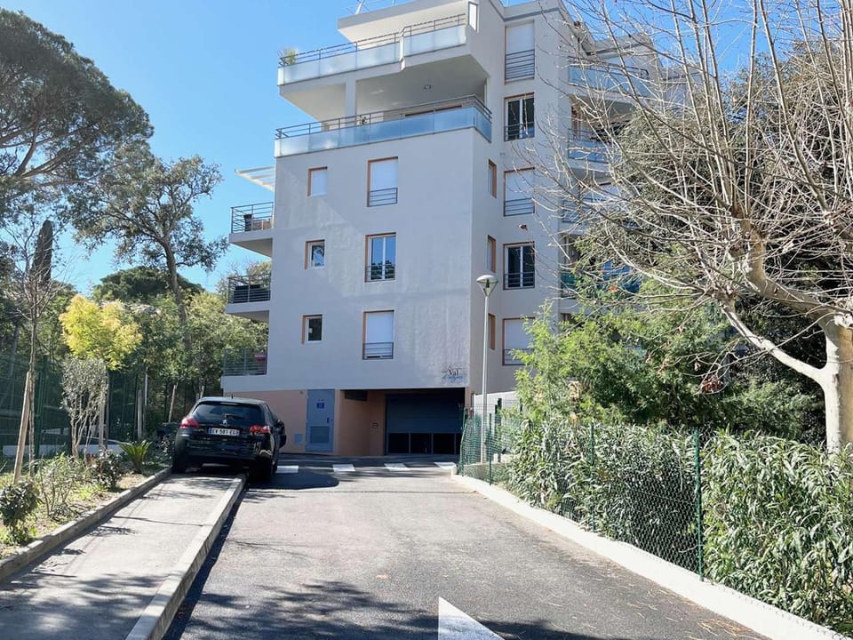 Confort et calme à Cavalaire : T2 climatisé avec Wi-Fi, balcon et double garage, proche centre-ville - FR-1-226B-186 Apartment in Cavalaire-sur-Mer