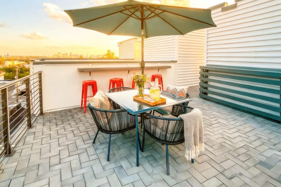 New Luxe Nashville Central Roofdeck 13 Beds House in Nashville